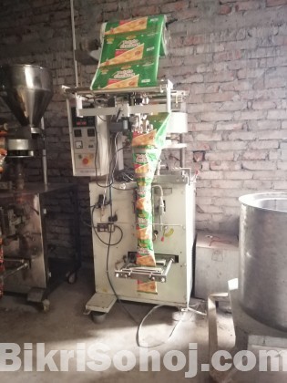 Chips packaging machine